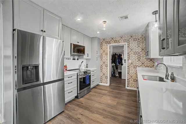 1120 S Sequoyah Drive, Oologah, OK 74053