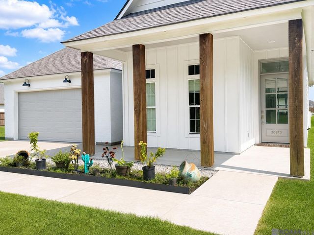 38153 Woodland Trail Dr, Prairieville, LA 70769
