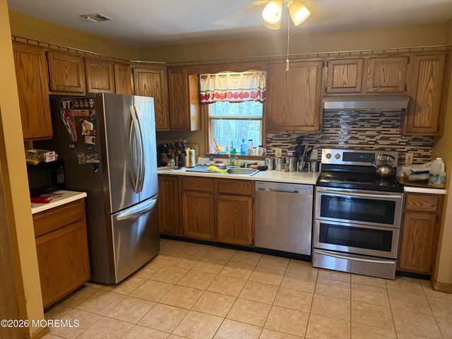 200 Spray Road, Manahawkin, NJ 08050