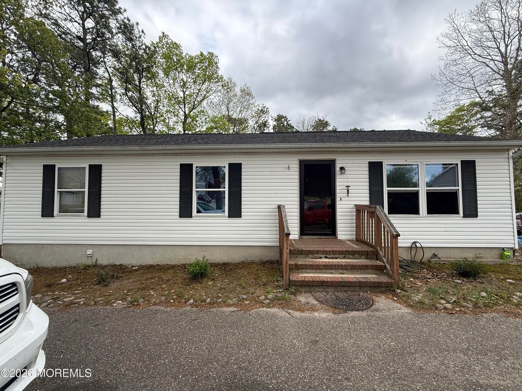 200 Spray Road, Manahawkin, NJ 08050