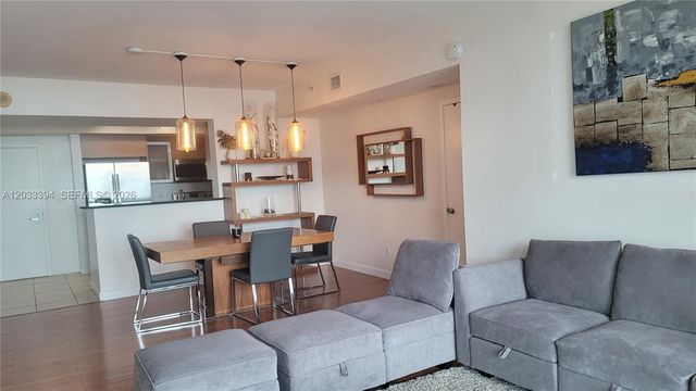 325 S Biscayne Boulevard 3321, Miami, FL 33131