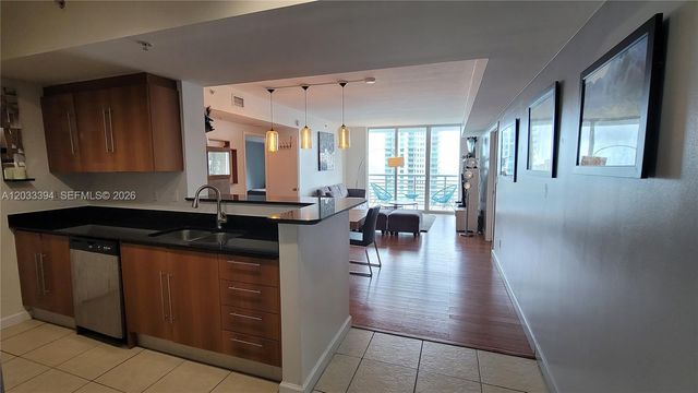 325 S Biscayne Boulevard 3321, Miami, FL 33131