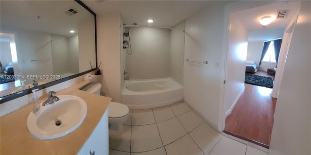 325 S Biscayne Boulevard 3321, Miami, FL 33131
