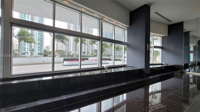 325 S Biscayne Boulevard 3321, Miami, FL 33131