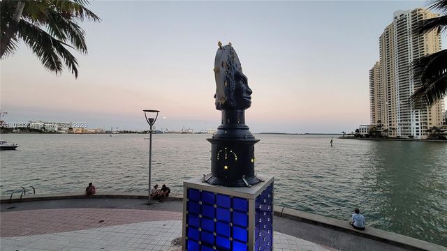 325 S Biscayne Boulevard 3321, Miami, FL 33131