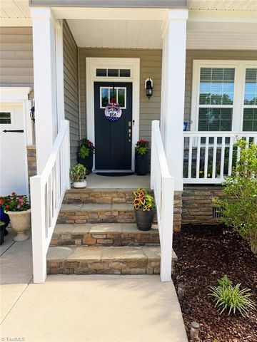 134 Broadwater Way, Stokesdale, NC 27357