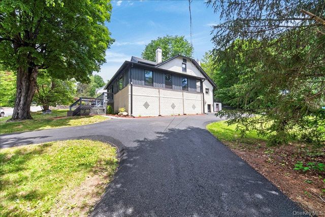 584 Shore Drive, New Windsor, NY 12553