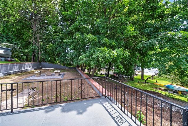 584 Shore Drive, New Windsor, NY 12553