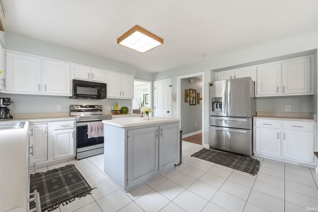8924 Laurel Hurst Place, Fort Wayne, IN 46835