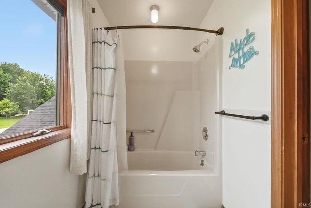 8924 Laurel Hurst Place, Fort Wayne, IN 46835