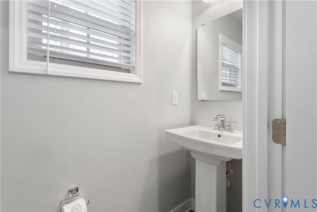 10513 Centralia Station Rd, Chester, VA 23831