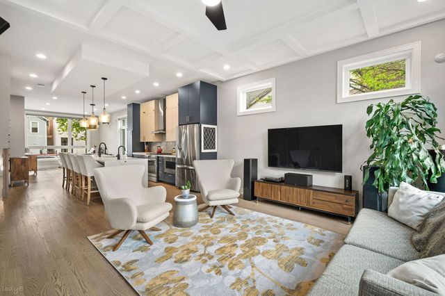 1701 S Jefferson Street, Chicago, IL 60616