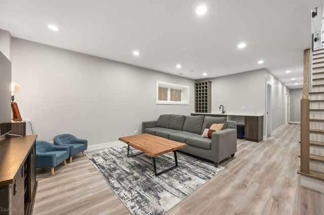 1701 S Jefferson Street, Chicago, IL 60616