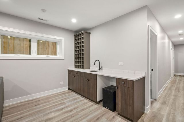 1701 S Jefferson Street, Chicago, IL 60616