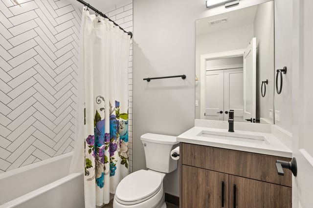 1701 S Jefferson Street, Chicago, IL 60616