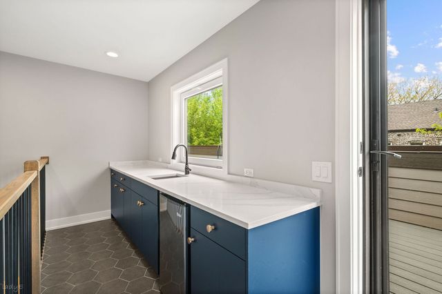 1701 S Jefferson Street, Chicago, IL 60616