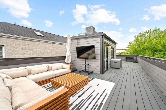 1701 S Jefferson Street, Chicago, IL 60616