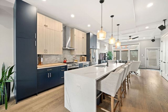 1701 S Jefferson Street, Chicago, IL 60616