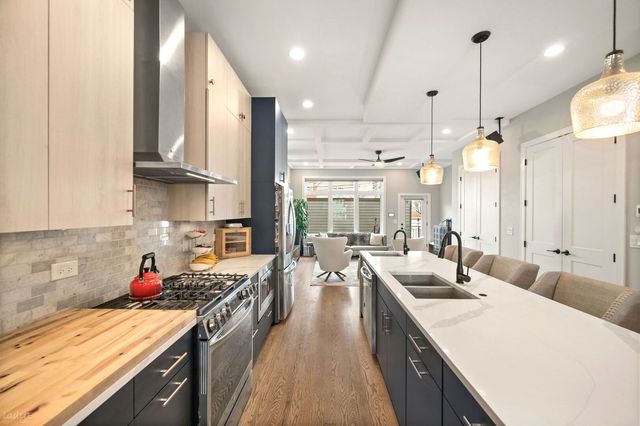 1701 S Jefferson Street, Chicago, IL 60616