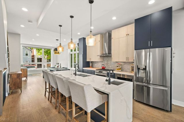 1701 S Jefferson Street, Chicago, IL 60616
