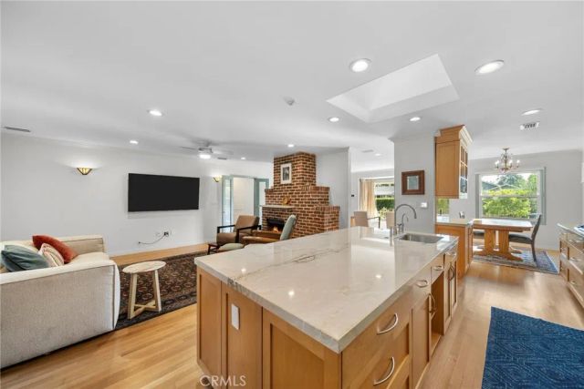 5035 Greenbush, Sherman Oaks, CA 91423