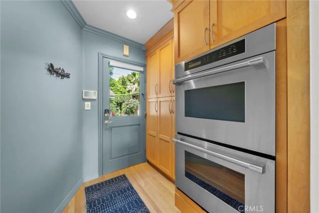 5035 Greenbush, Sherman Oaks, CA 91423