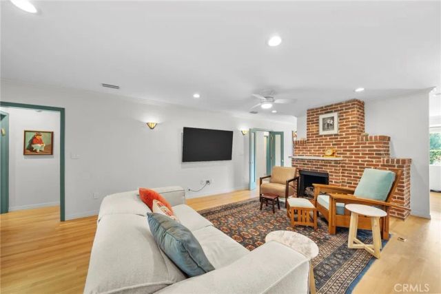 5035 Greenbush, Sherman Oaks, CA 91423