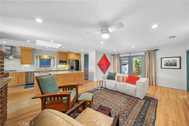 5035 Greenbush, Sherman Oaks, CA 91423