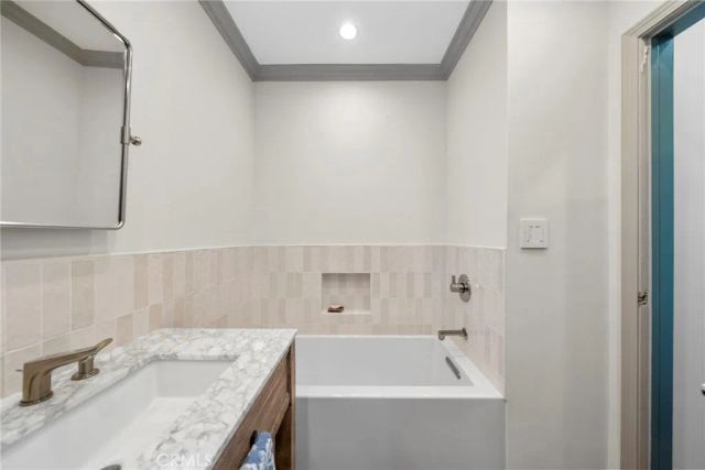 5035 Greenbush, Sherman Oaks, CA 91423