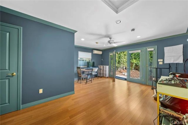 5035 Greenbush, Sherman Oaks, CA 91423