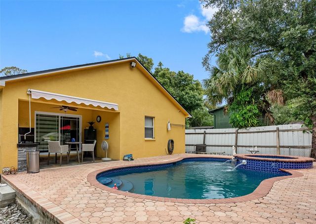 10407 N WOODMERE ROAD, Tampa, FL 33617