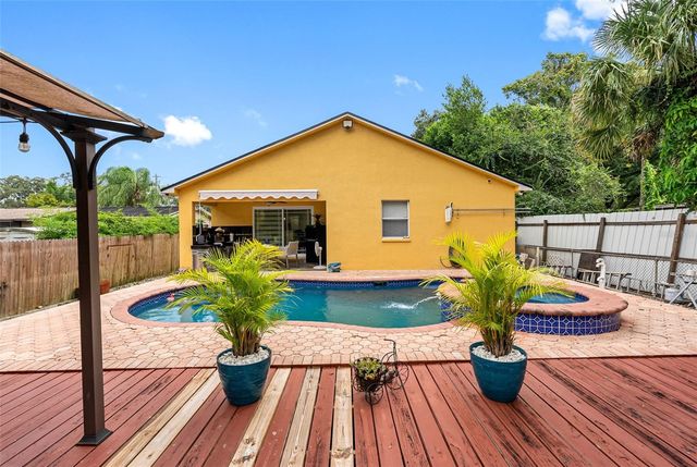 10407 N WOODMERE ROAD, Tampa, FL 33617