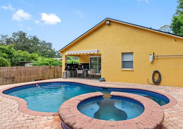 10407 N WOODMERE ROAD, Tampa, FL 33617