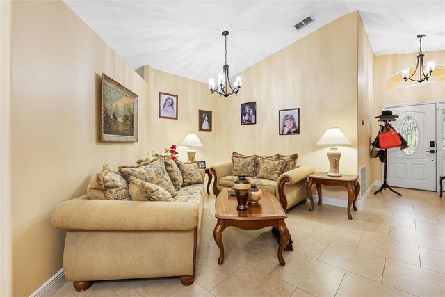 10407 N WOODMERE ROAD, Tampa, FL 33617