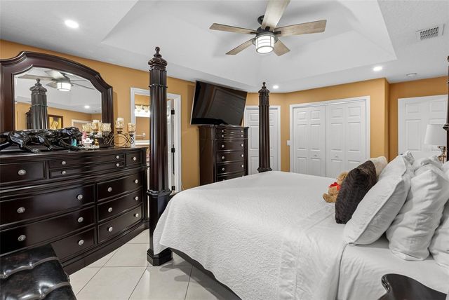 10407 N WOODMERE ROAD, Tampa, FL 33617