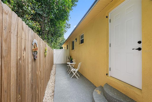 10407 N WOODMERE ROAD, Tampa, FL 33617