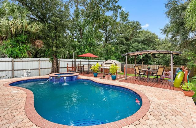 10407 N WOODMERE ROAD, Tampa, FL 33617