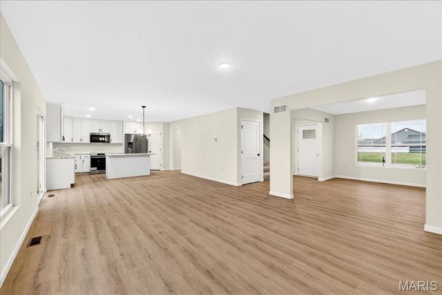 421 Chamberlain, Troy, IL 62294