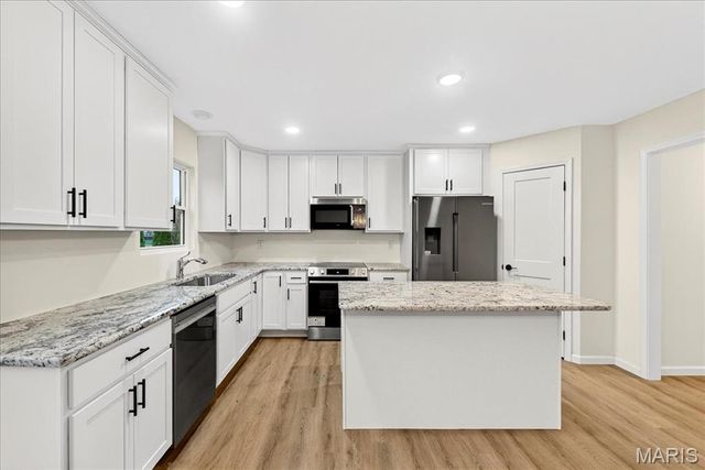 421 Chamberlain, Troy, IL 62294