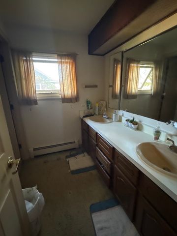 621 W Keith Avenue, Waukegan, IL 60085