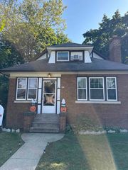 621 W Keith Avenue, Waukegan, IL 60085