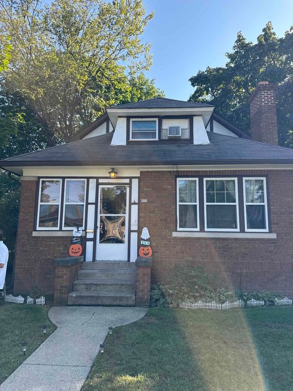 621 W Keith Avenue, Waukegan, IL 60085