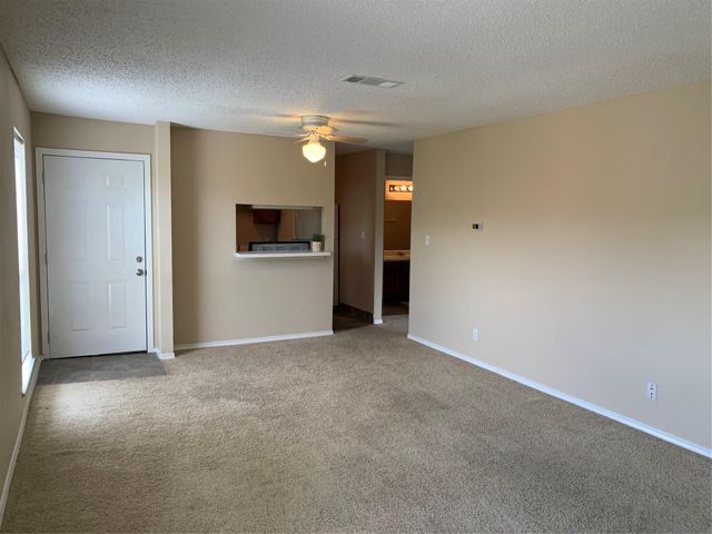 2501 Gulf Freeway 280B, Dickinson, TX 77539