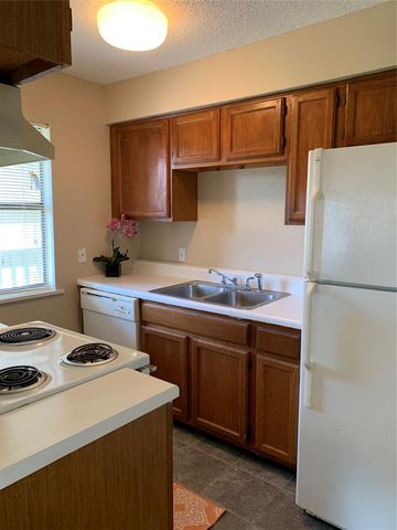 2501 Gulf Freeway 280B, Dickinson, TX 77539