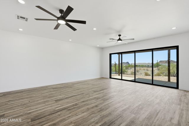 2079 W MOON DUST Trail, San Tan Valley, AZ 85144