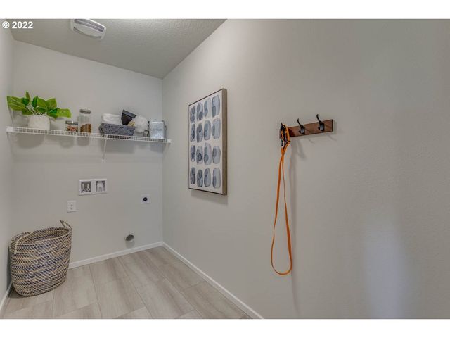 2866 Pierce Pkwy, Springfield, OR 97477