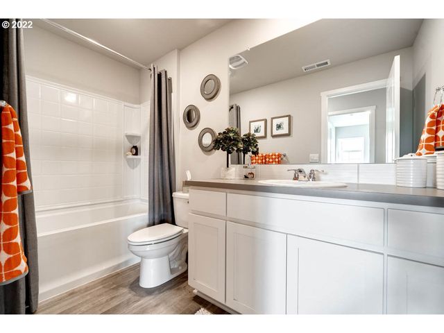 2866 Pierce Pkwy, Springfield, OR 97477