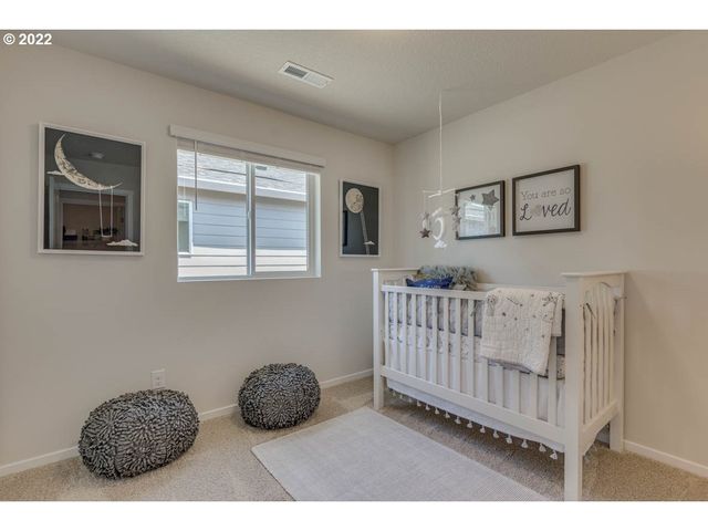 2866 Pierce Pkwy, Springfield, OR 97477