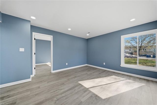 3648 Ship Chandlers WHRF, Virginia Beach, VA 23453