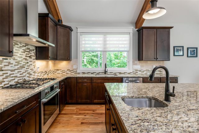 8 Sugarland Ridge Road, Fairview, NC 28730